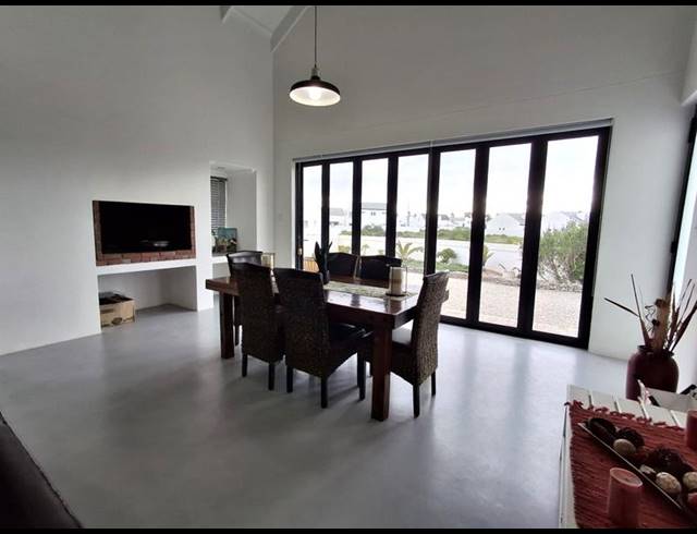 3 BEDROOM HOUSE FOR SALE IN BRITANNIA BAY